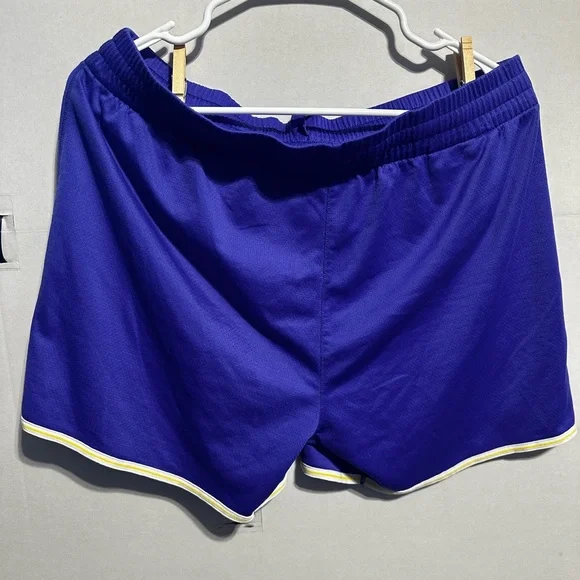 Women’s Vintage Nike Livestrong Athleticc shorts 
Size XL - Picture 4 of 5